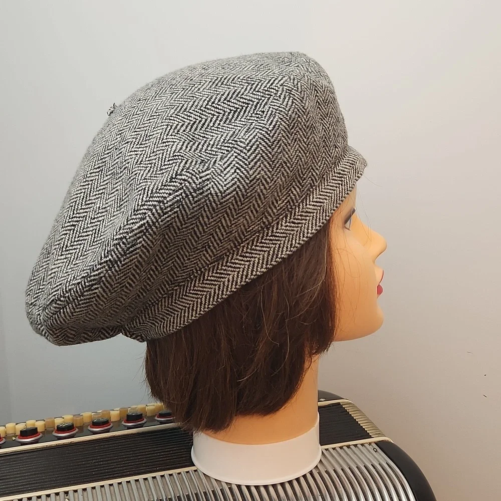 HOUNDSTOOTH BLACK & WHITE BERET - Picture 3 of 5